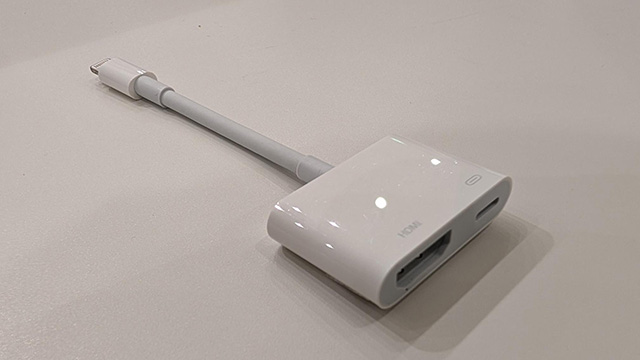 ライトニング端子とHDMIの変換器